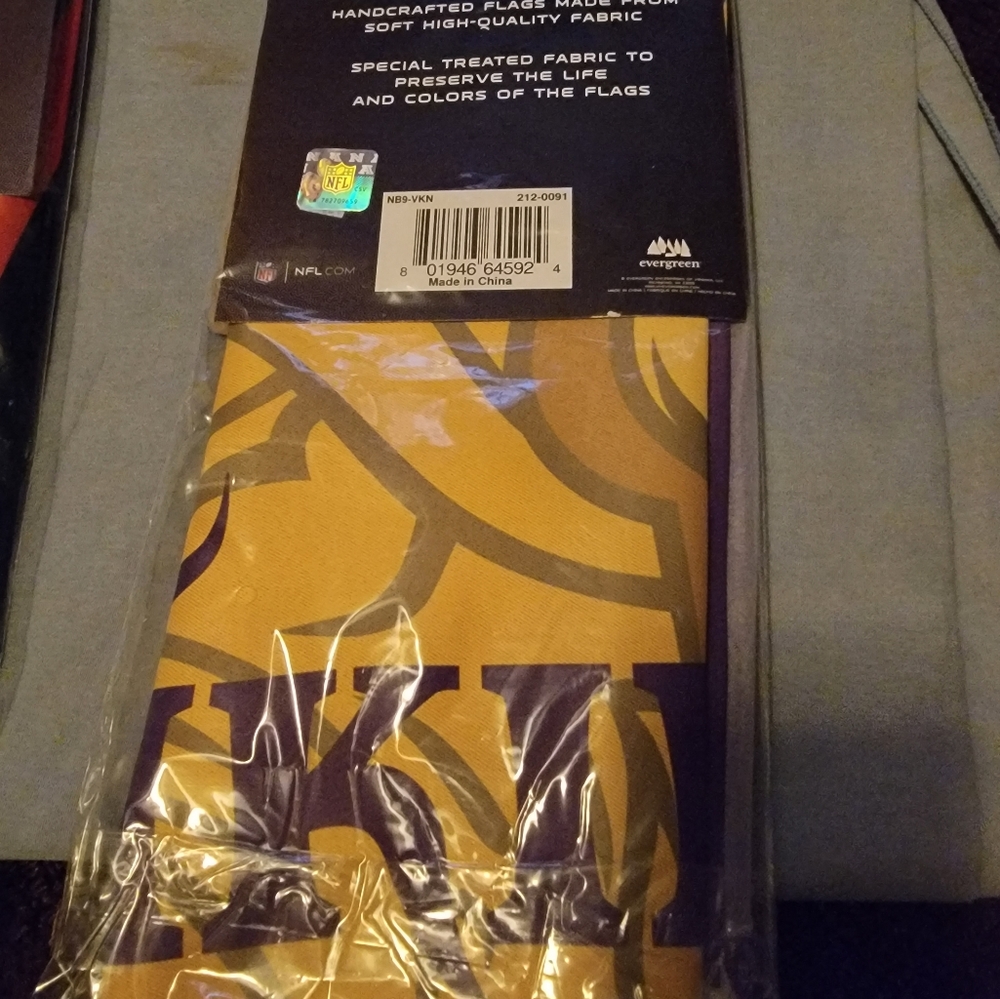 New In Package NFL Minnesota Vikings 46" double sided hanging banner - Picture 2 of 6